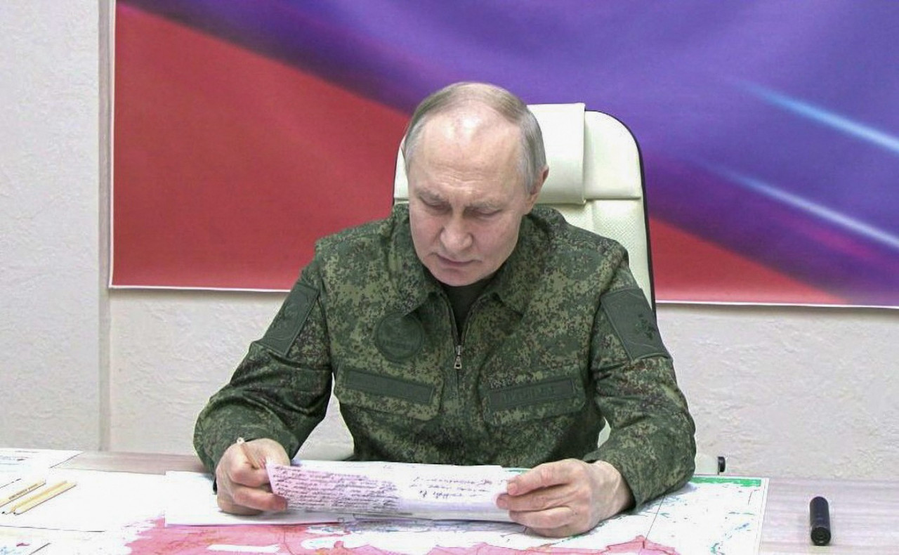 Илон Маск и Владимир Путин (фотомонтажа)