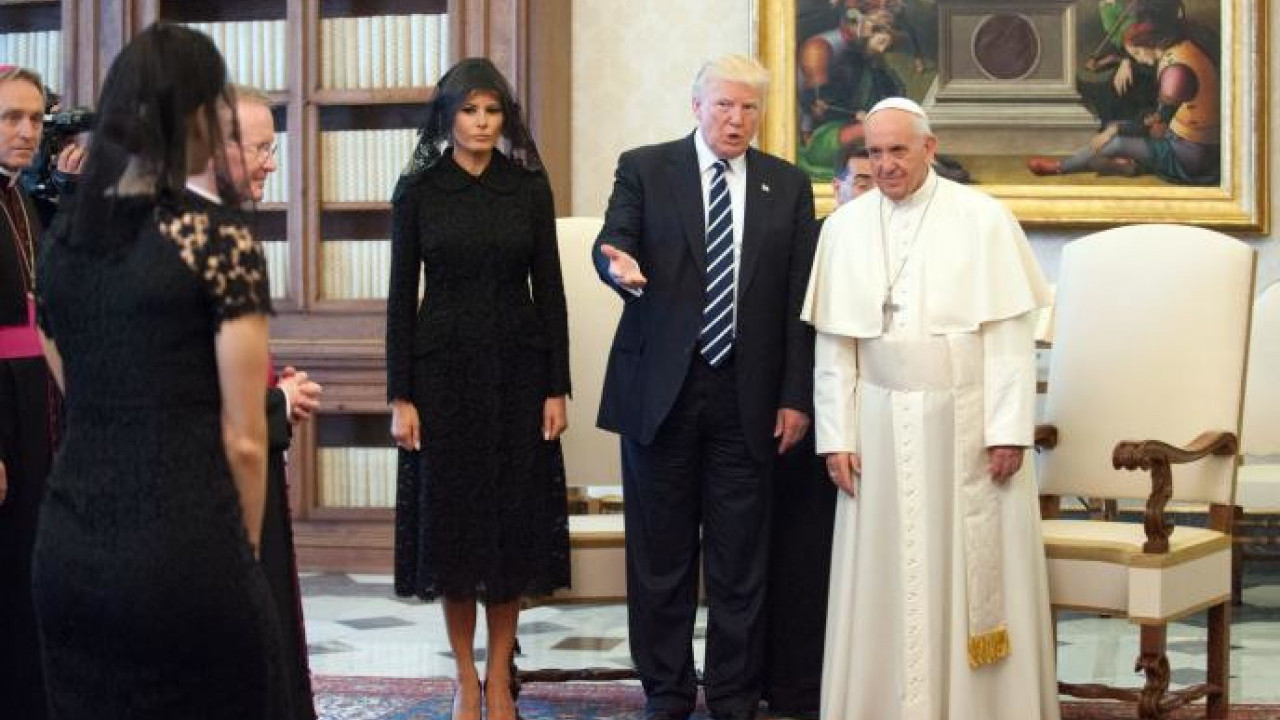 Доналд Трамп држи говор